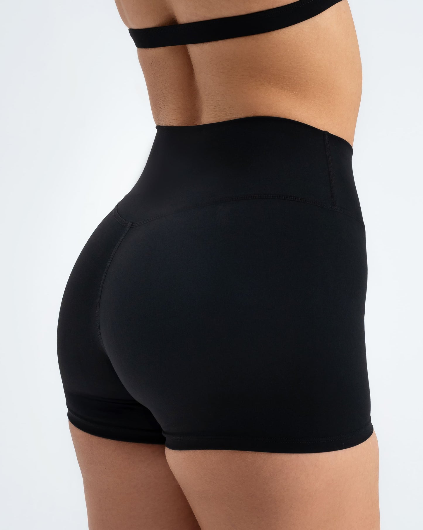 Sunkiss-V Scrunch Short "Obsidian Black"